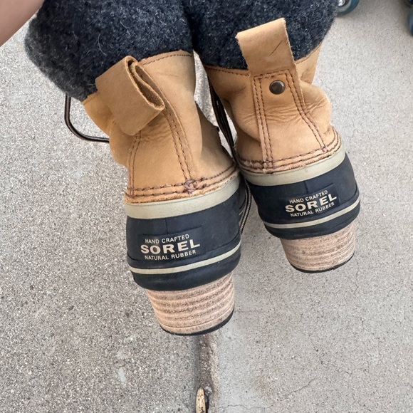 2 pairs of Sorel Snow boots size 5.5-6 - Picture 3 of 5